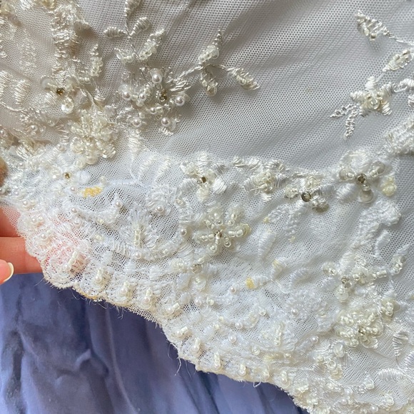 Size 0 Wedding Dress - Picture 11 of 17
